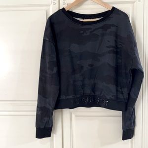 NWOT VS Sports black cameo cropped sweater